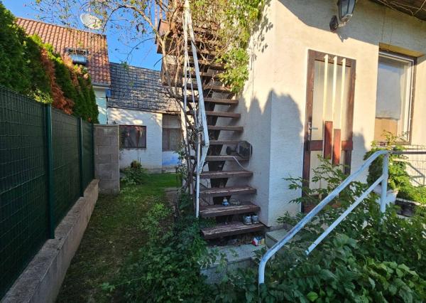 REKREAČNÝ DOMČEK  V CENTRE OBCE OSTROV PRI PIEŠŤANOCH