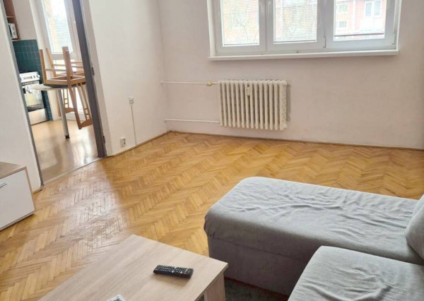 Prenájom 1-izbového bytu, A. Hlinku Piešťany