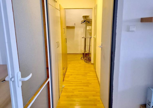 Prenájom 1-izbového bytu, A. Hlinku Piešťany