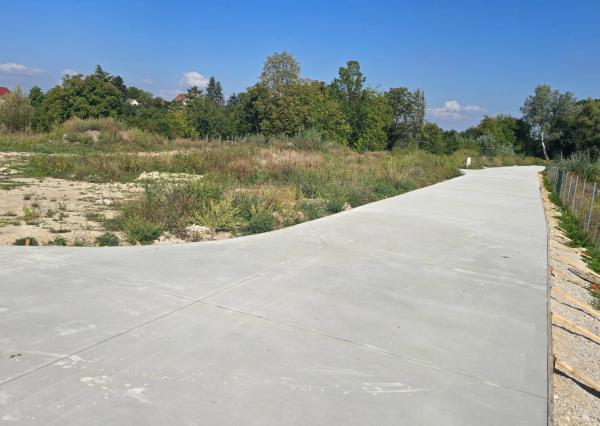 STAVEBNÝ POZEMOK 561 M² BOROVCE *VIDEO* /ELEKTRINA, VODA, KANALIZÁCIA/