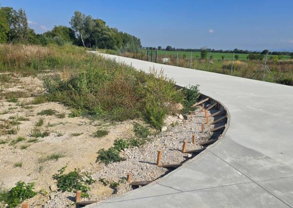 STAVEBNÝ POZEMOK 561 M² BOROVCE *VIDEO* /ELEKTRINA, VODA, KANALIZÁCIA/