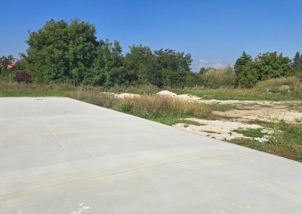 STAVEBNÝ POZEMOK 561 M² BOROVCE *VIDEO* /ELEKTRINA, VODA, KANALIZÁCIA/