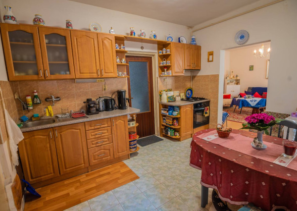 Útulný rodinný dom s garážou a krbom v pokojnej obci Závod – len 45 km