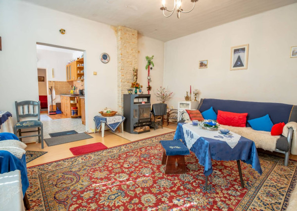 Útulný rodinný dom s garážou a krbom v pokojnej obci Závod – len 45 km