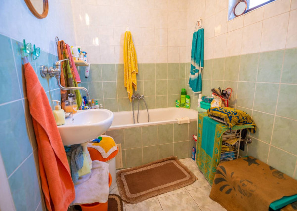 Útulný rodinný dom s garážou a krbom v pokojnej obci Závod – len 45 km