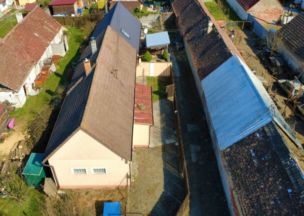 Útulný rodinný dom s garážou a krbom v pokojnej obci Závod – len 45 km