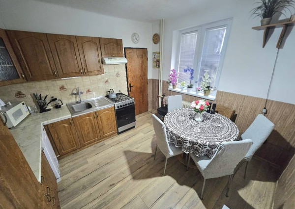 RODINNÝ DOM - HORNÉ OZOROVCE-POZEMOK 566 m2- 3,5 IZBOVÝ/ GARÁŽ