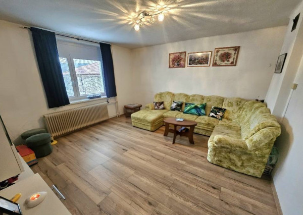 RODINNÝ DOM - HORNÉ OZOROVCE-POZEMOK 566 m2- 3,5 IZBOVÝ/ GARÁŽ