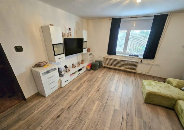 RODINNÝ DOM - HORNÉ OZOROVCE-POZEMOK 566 m2- 3,5 IZBOVÝ/ GARÁŽ