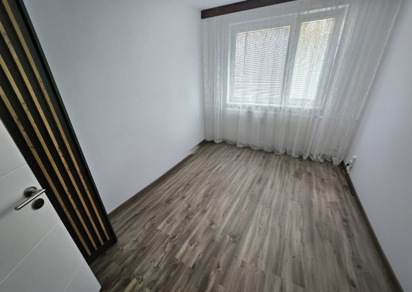 PRENÁJOM Bánovce nad Bebravou/3 IZBOVÝ BYT/DUBNIČKA/LOGGIA/PIVNICA