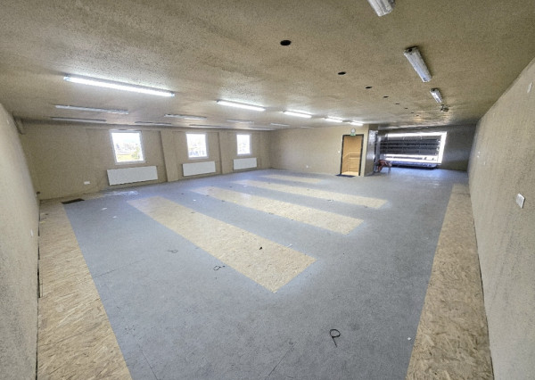 Komerčný areál pri hlavnom ťahu –Bánovce nad Bebravou 2466m2