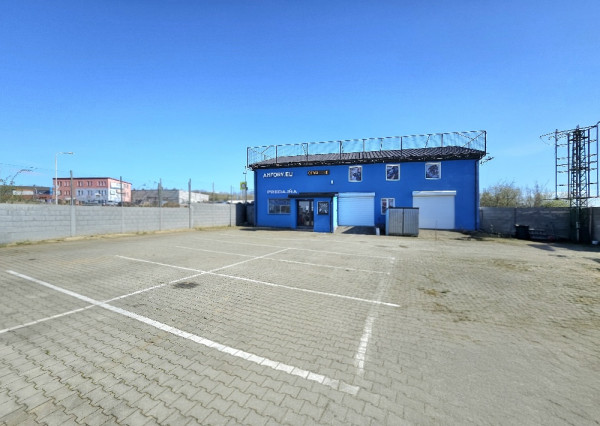 Komerčný areál pri hlavnom ťahu –Bánovce nad Bebravou 2466m2