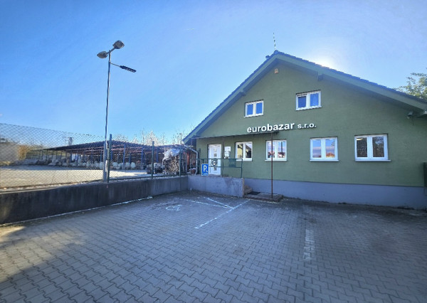 Komerčný areál pri hlavnom ťahu –Bánovce nad Bebravou 2466m2