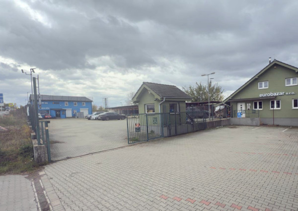 Komerčný areál pri hlavnom ťahu –Bánovce nad Bebravou 2466m2