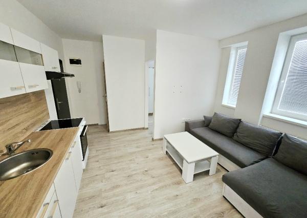 PRENÁJOM Bánovce nad Bebravou /1,5 IZBOVÝ BYT/BALKÓN/PIVNICA