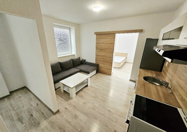 PRENÁJOM Bánovce nad Bebravou /1,5 IZBOVÝ BYT/BALKÓN/PIVNICA