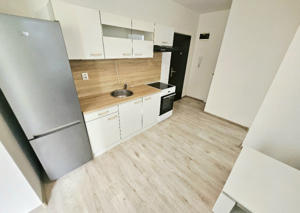 PRENÁJOM Bánovce nad Bebravou /1,5 IZBOVÝ BYT/BALKÓN/PIVNICA