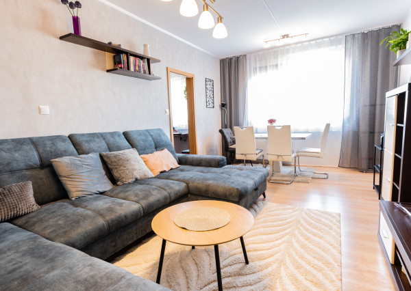 Na predaj 3-izbový byt po čiastočnej rekonštrukcii, s balkónom, komorou a pivnicou, Šaľa - Veča