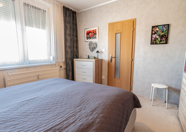 Na predaj 3-izbový byt po čiastočnej rekonštrukcii, s balkónom, komorou a pivnicou, Šaľa - Veča