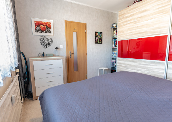 Na predaj 3-izbový byt po čiastočnej rekonštrukcii, s balkónom, komorou a pivnicou, Šaľa - Veča