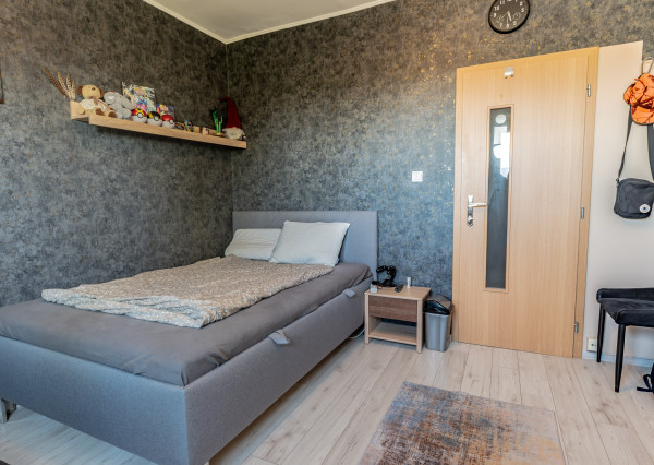 Na predaj 3-izbový byt po čiastočnej rekonštrukcii, s balkónom, komorou a pivnicou, Šaľa - Veča