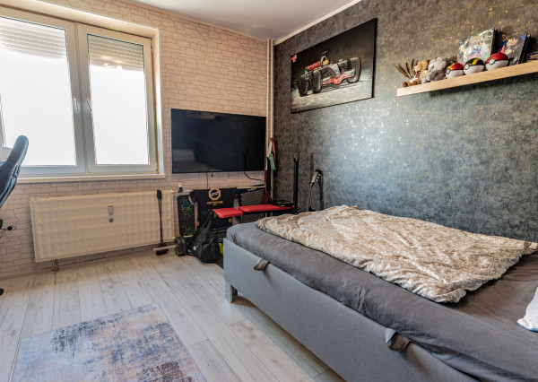 Na predaj 3-izbový byt po čiastočnej rekonštrukcii, s balkónom, komorou a pivnicou, Šaľa - Veča