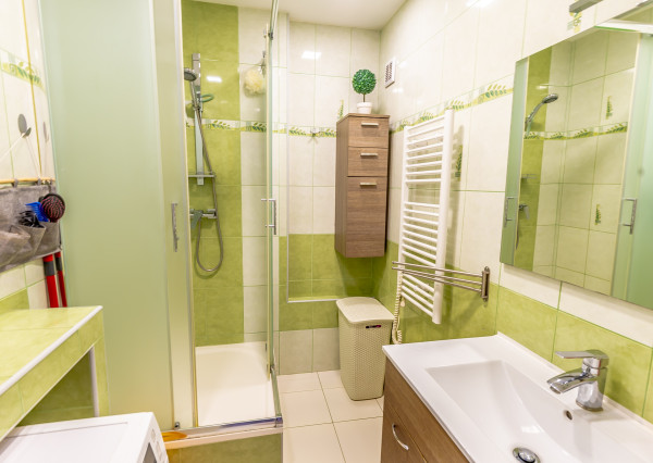 Na predaj 3-izbový byt po čiastočnej rekonštrukcii, s balkónom, komorou a pivnicou, Šaľa - Veča