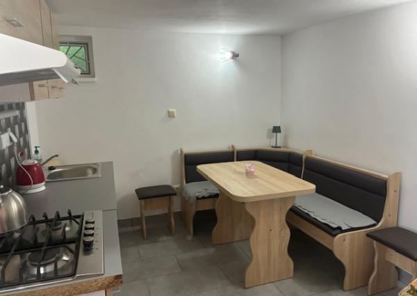 Na predaj murovaná záhradná Chata Ilava, pozemok 385 m2