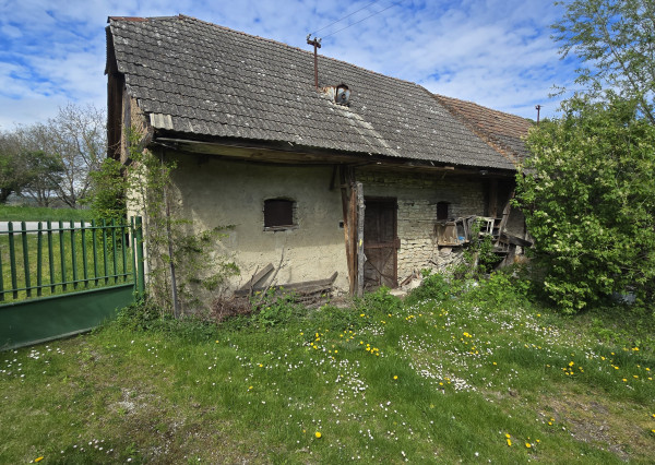 Prašník – Grnča | Malebná chalupa so stodolou a pozemkom 1 616 m²
