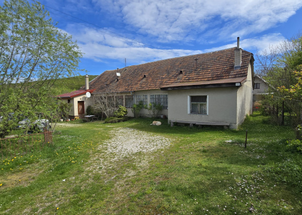Prašník – Grnča | Malebná chalupa so stodolou a pozemkom 1 616 m²