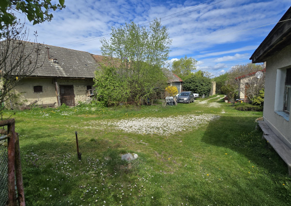 Prašník – Grnča | Malebná chalupa so stodolou a pozemkom 1 616 m²