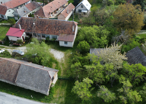 Prašník – Grnča | Malebná chalupa so stodolou a pozemkom 1 616 m²
