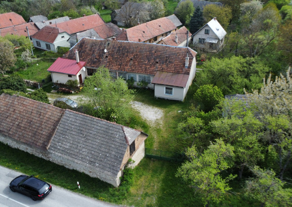 Prašník – Grnča | Malebná chalupa so stodolou a pozemkom 1 616 m²