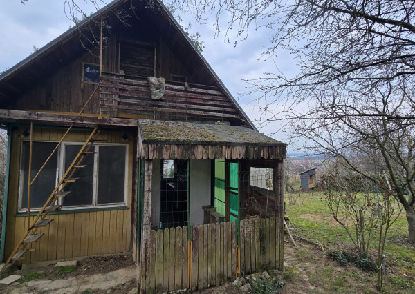 Pozemok s chatkou a nádherným výhľadom v Sokolovciach | 645 m² | elektrina | pokoj a príroda
