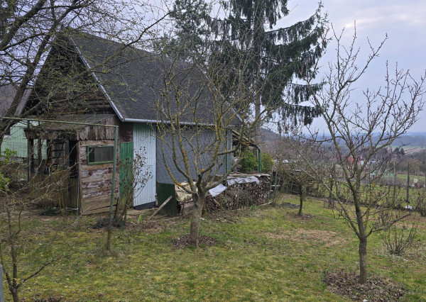 Pozemok s chatkou a nádherným výhľadom v Sokolovciach | 645 m² | elektrina | pokoj a príroda