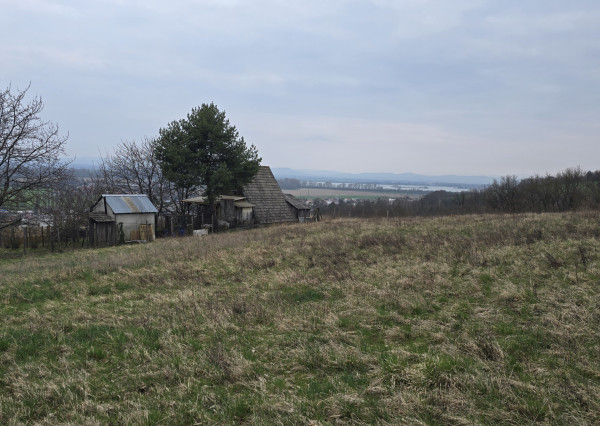 Pozemok s chatkou a nádherným výhľadom v Sokolovciach | 645 m² | elektrina | pokoj a príroda