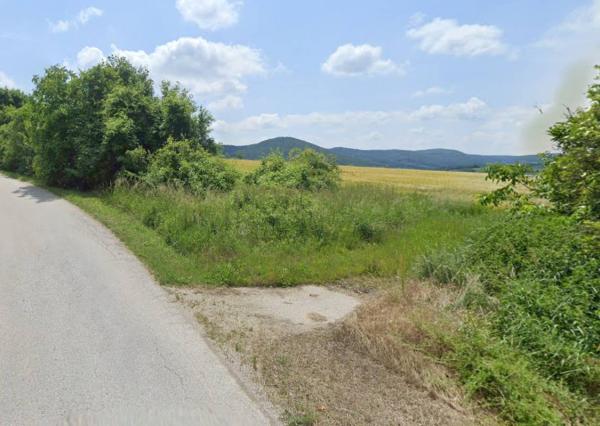 Pozemok 35 355 m² vhodný na chov koní či hospodárstvo – Prašník