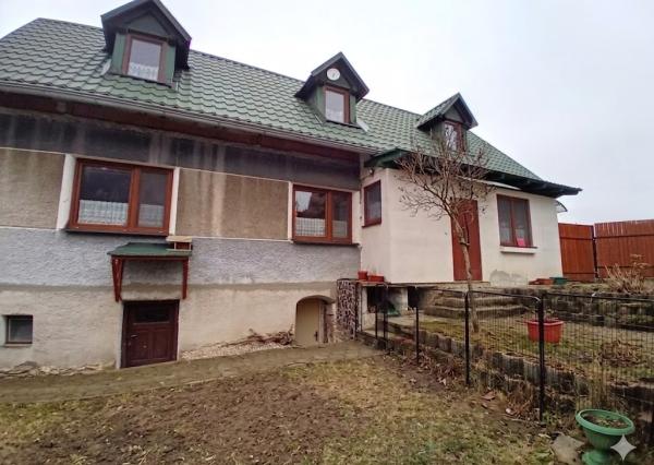 Rodinný dom, Vršatské Podhradie, okres Ilava