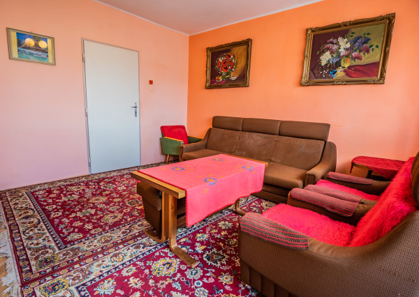 Na predaj 2,5 izbový byt s veľkou terasou 56 m² + 43 m², Krížna ul., Staré Mesto, kúpou voľný