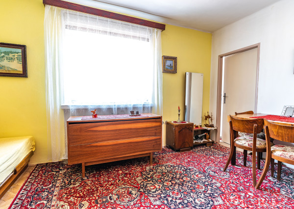 Na predaj 2,5 izbový byt s veľkou terasou 56 m² + 43 m², Krížna ul., Staré Mesto, kúpou voľný