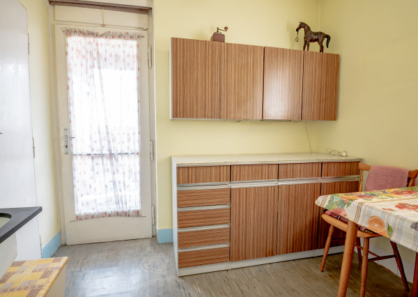 Na predaj 2,5 izbový byt s veľkou terasou 56 m² + 43 m², Krížna ul., Staré Mesto, kúpou voľný