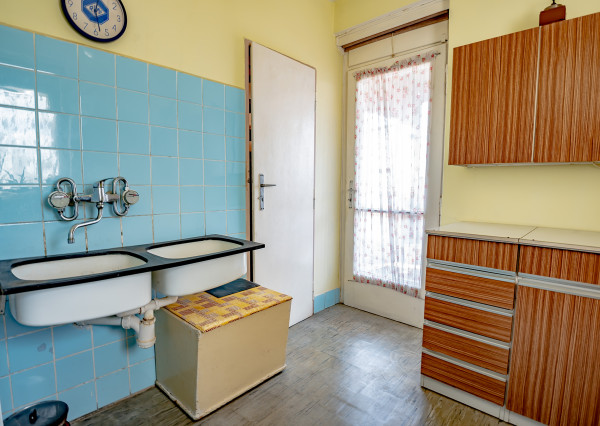 Na predaj 2,5 izbový byt s veľkou terasou 56 m² + 43 m², Krížna ul., Staré Mesto, kúpou voľný