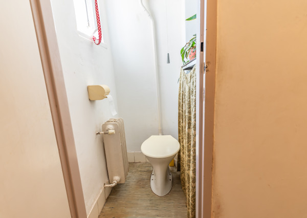 Na predaj 2,5 izbový byt s veľkou terasou 56 m² + 43 m², Krížna ul., Staré Mesto, kúpou voľný