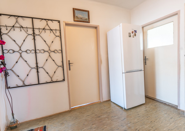 Na predaj 2,5 izbový byt s veľkou terasou 56 m² + 43 m², Krížna ul., Staré Mesto, kúpou voľný