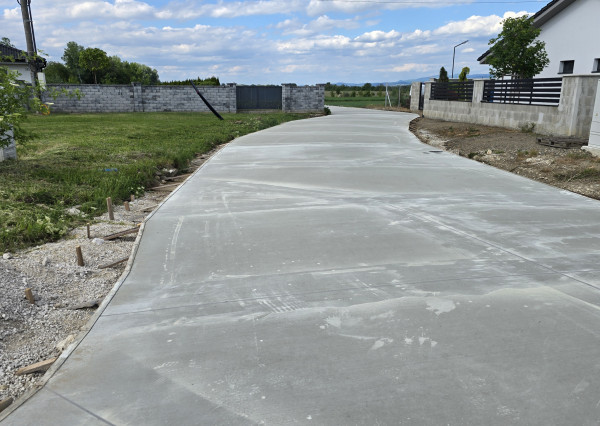 PREDAJ STAVEBNÝ POZEMOK 634 M² BOROVCE /VODA, ELEKTRINA, KANALIZÁCIA/
