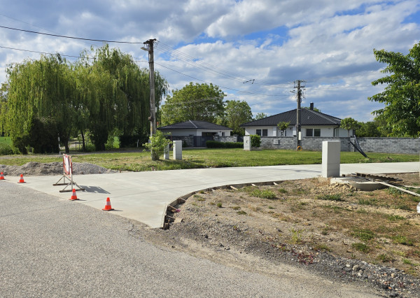 PREDAJ STAVEBNÝ POZEMOK 634 M² BOROVCE /VODA, ELEKTRINA, KANALIZÁCIA/