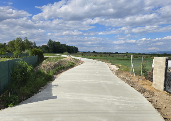 STAVEBNÝ POZEMOK 561 M² BOROVCE *VIDEO* /ELEKTRINA, VODA, KANALIZÁCIA/