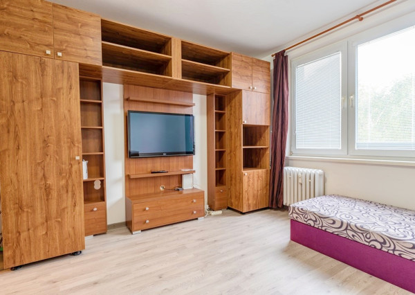 Na prenájom garsónka 20 m², Štefunkova ul. Ružinov, ihneď voľná