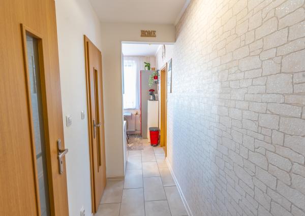 ZNÍŽENÁ CENA - 3-izbový byt po čiastočnej rekonštrukcii, s balkónom, komorou a pivnicou, Šaľa - Veča