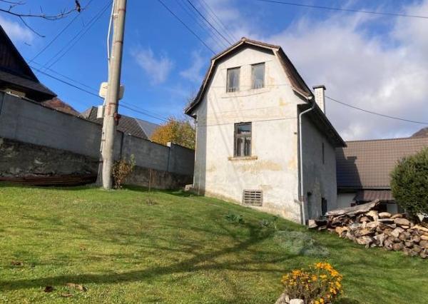 Predáme rodinný dom - Košecké Rovné, pozemok 284 m2